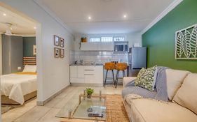 Hampton Collection - Trendy 2 Sleeper Serviced Apartment With Pool